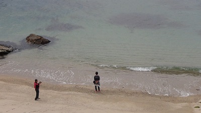 金華山ビーチで記念写真