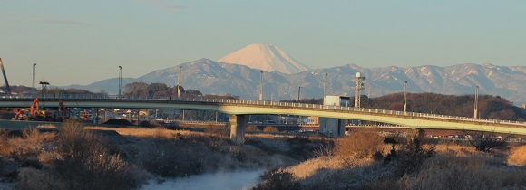 正月２日朝の鶴見川土手からの富士山
