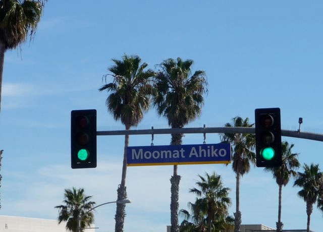 Moomat Ahiko Sign