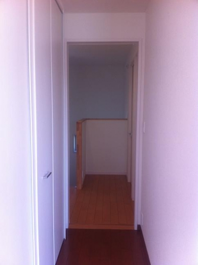 20120516001_寝室の入り口（戸を開けた）